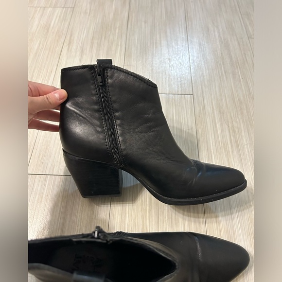 Naturalizer Fairmont Black Leather Bootie - Picture 10 of 13